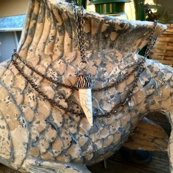 Artisan Crafted Faux Ivory Horn Tooth & Antique Chain - Picture 5 of 8